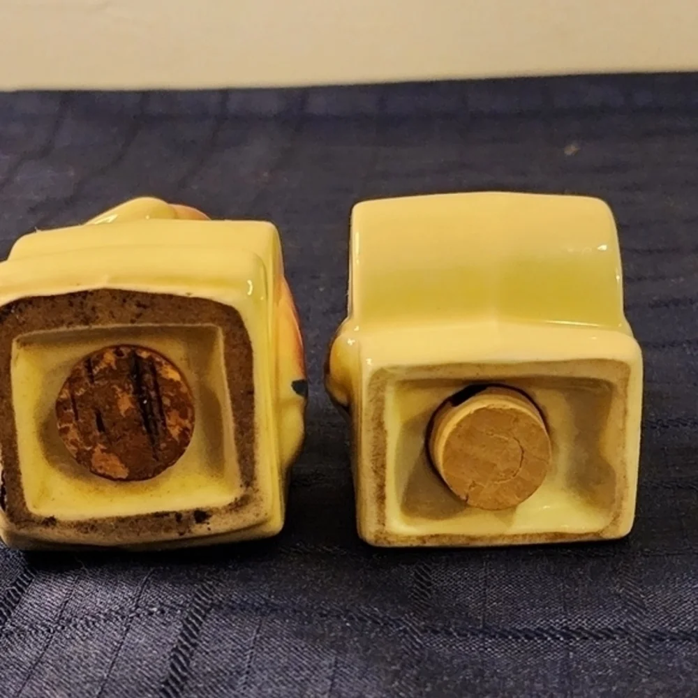 Vintage Shawnee Ceramic S‎ & P Letters Salt and Pepper Shakers